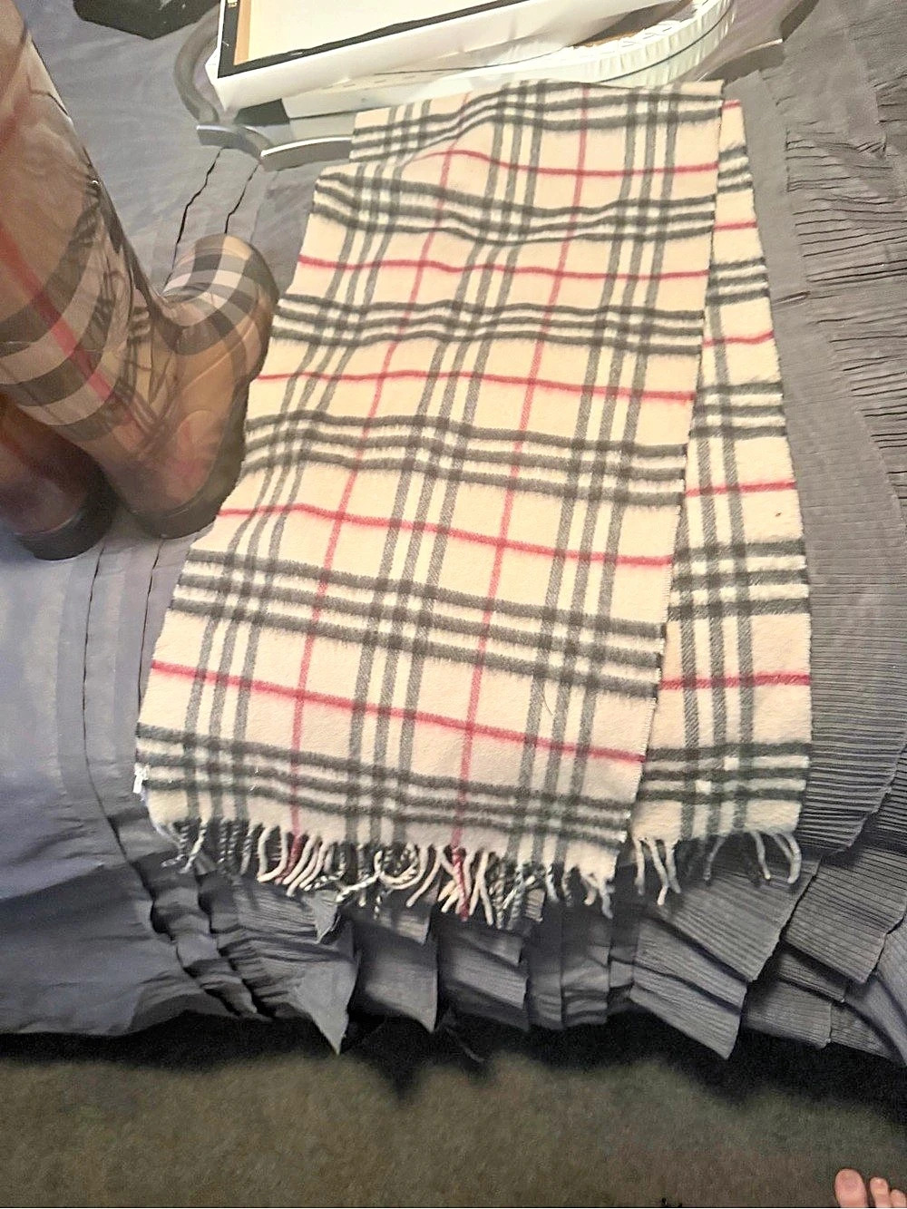 Burberry Classic Check Cashmere Scarf Beige & Black